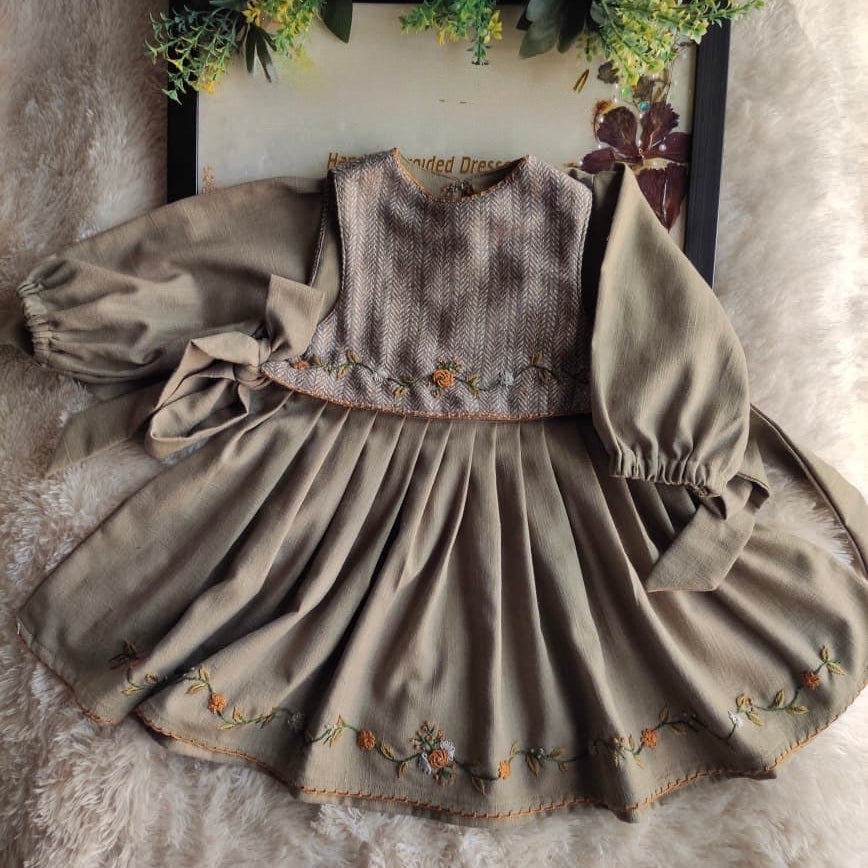 Detail of the wool dress and jacket set