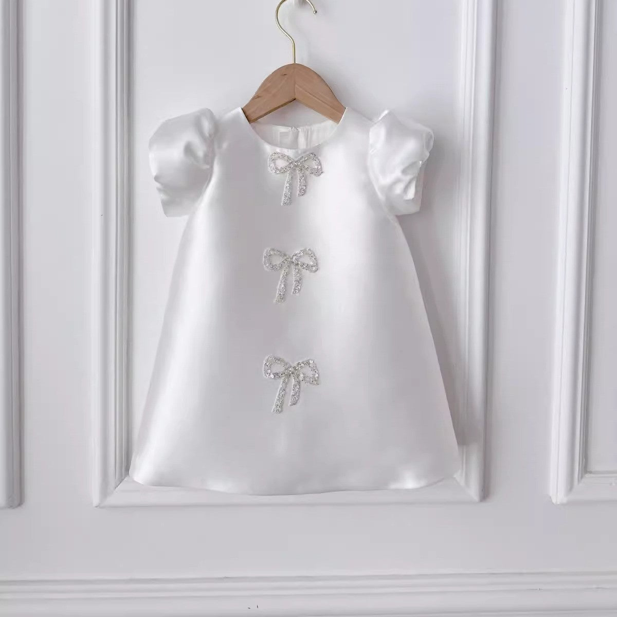 Stunning White Embellished Bow Dress,12M to 5T. 12M Stunning White Embellished Bow Dress,12M to 5T. 12M